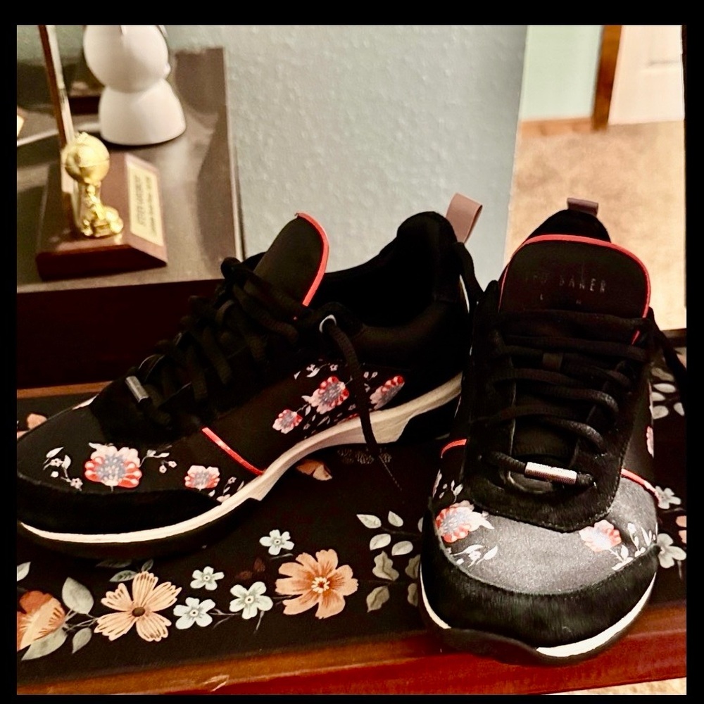 Ted Baker London Black Floral Lace-Up Sneakers